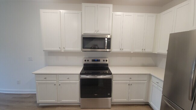 Building Photo - Section 8 Accepted!!! "Chic 3-Bed Oasis with Granite Elegance - 1720 Sq. Ft. in Huntsville!"