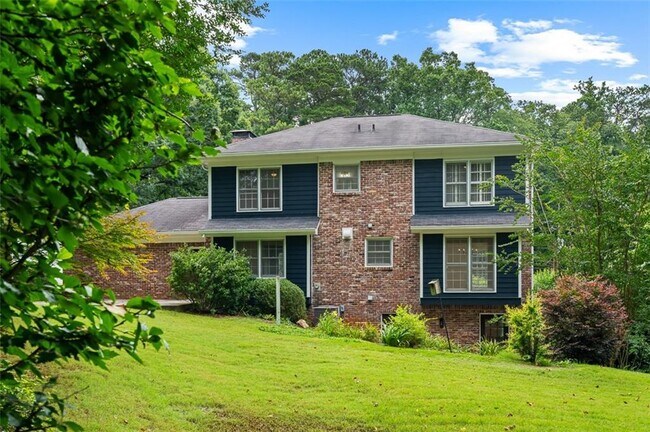 Building Photo - 2340 Castleridge Ct