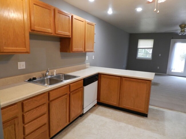 Building Photo - 22605 Hollow Oak Ln