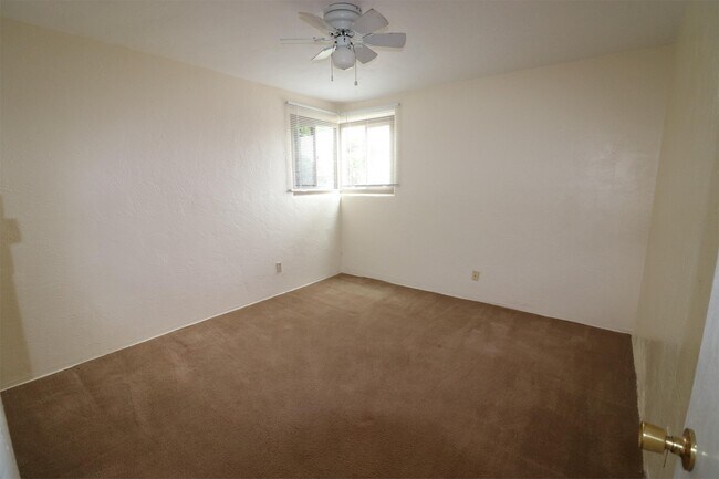 Building Photo - 3112 Colorado St NE