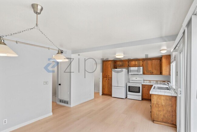 Building Photo - 1030 Gull Ave