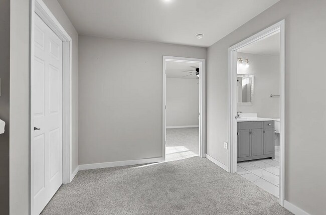 Building Photo - 4 Bedroom- 2.5 Bathroom New Build Duplex- Pulaski!