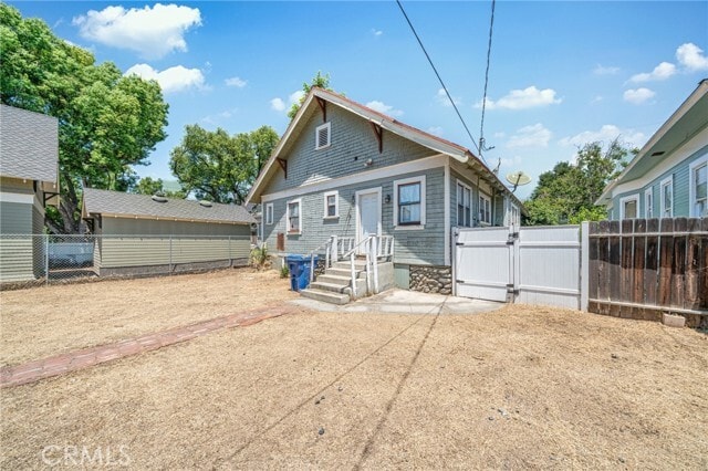 Building Photo - 220 E Kingsley Ave