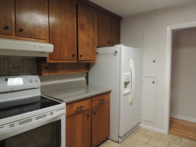 Building Photo - 2549 Bogese Dr