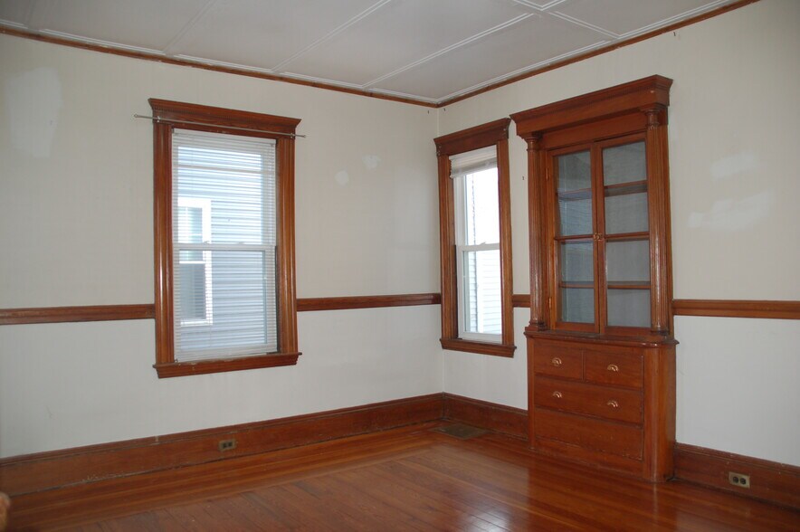 Building Photo - 81 Bristol Rd