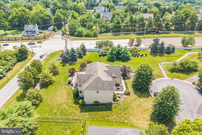 Building Photo - 1401 Hampstead Ct