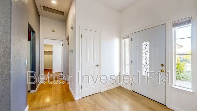 Building Photo - 430 Merlot Dr