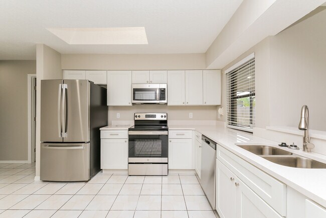 Building Photo - 5041 Circus Ln