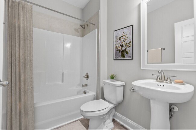 Building Photo - 20 Forest Dr