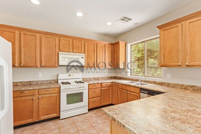 Building Photo - 4540 E Los Alamos St