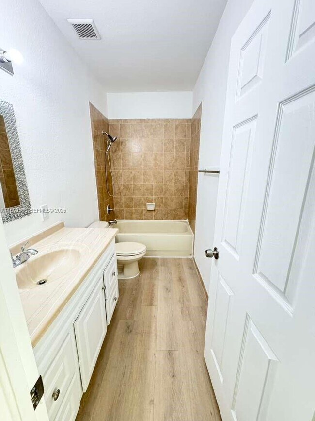 Building Photo - 2962 NW 35th Ave