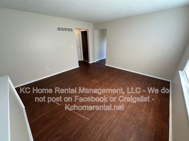 Building Photo - 3910 SW 8th Ter