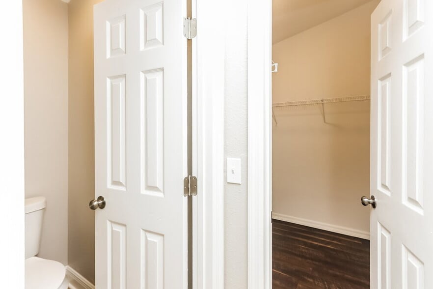 Building Photo - 2514 Allwood Ave