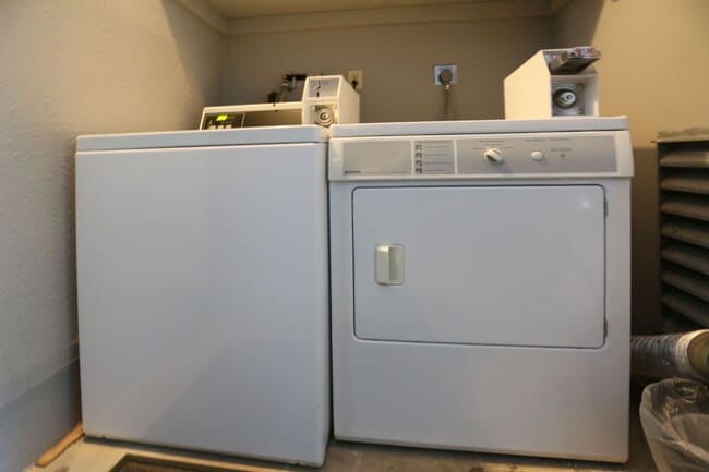 Building Photo - OPEN HOUSE: Thursday (1/8) 6:10pm-6:30pm. Contemporary 2BR/1BA in the Outer Richmond, Yard, Laund...