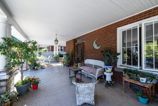 Building Photo - Historic Charm Meets Modern Comfort: Your Downtown Oasis Awaits!