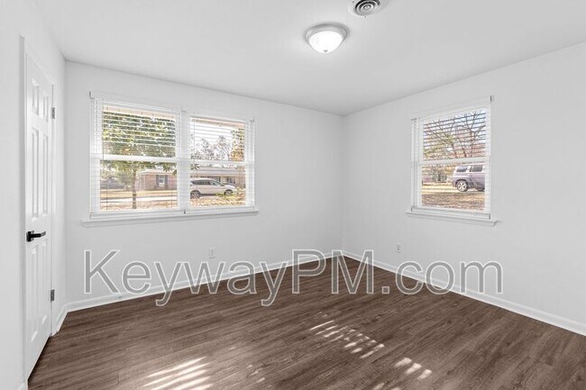 Building Photo - 3327 Cockatoo Rd