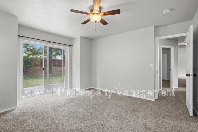 Building Photo - 543 W Bosanka Dr