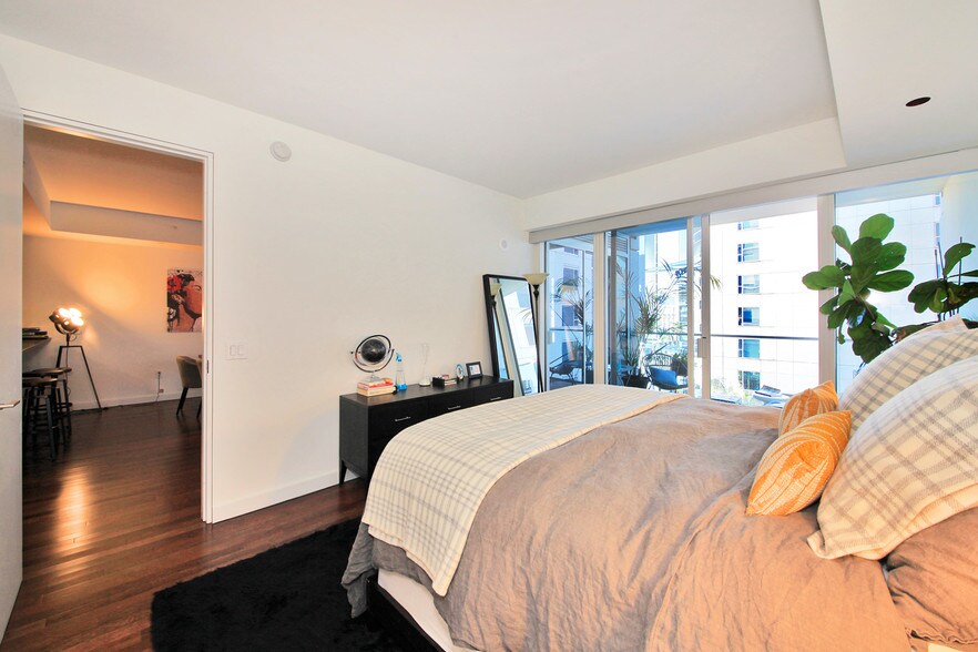 Building Photo - 6250 HOLLYWOOD Blvd