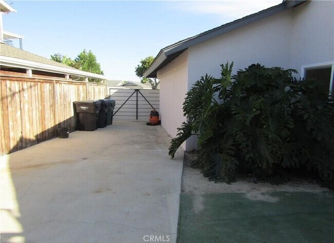 Building Photo - 8901 Shore Cir