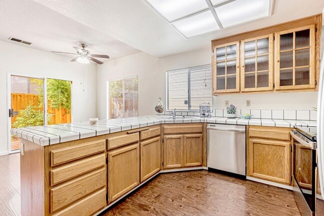 Building Photo - 39737 Potrero Dr