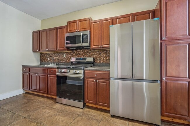 Building Photo - 101 1/2 Ocean Ave