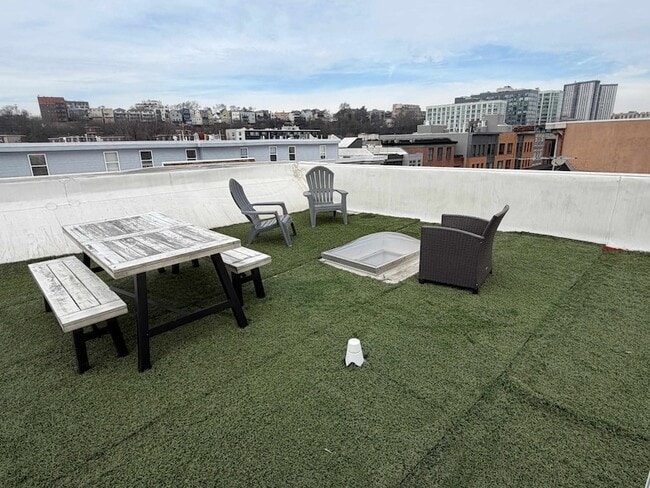 Building Photo - 505 Monroe St