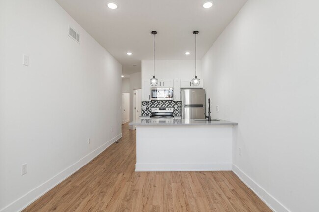 Building Photo - 3312 W Cumberland St