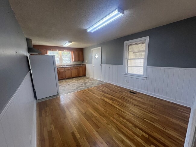 Building Photo - 8020 Hwy 43