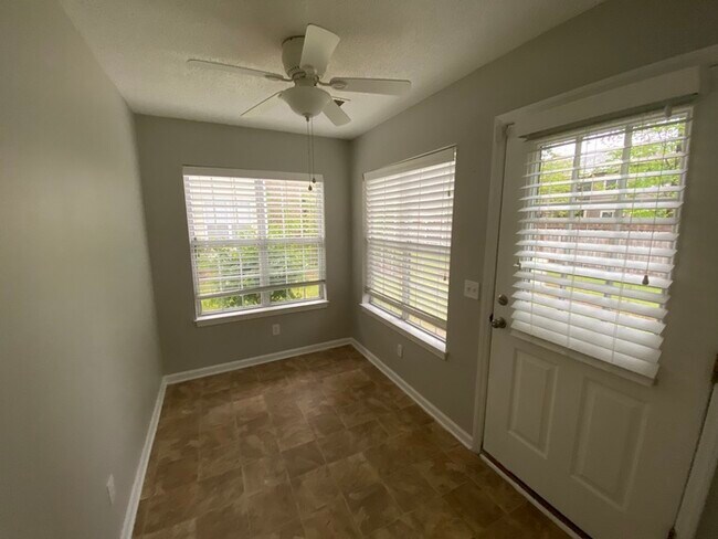Building Photo - 3 bed 2 bath first floor condo