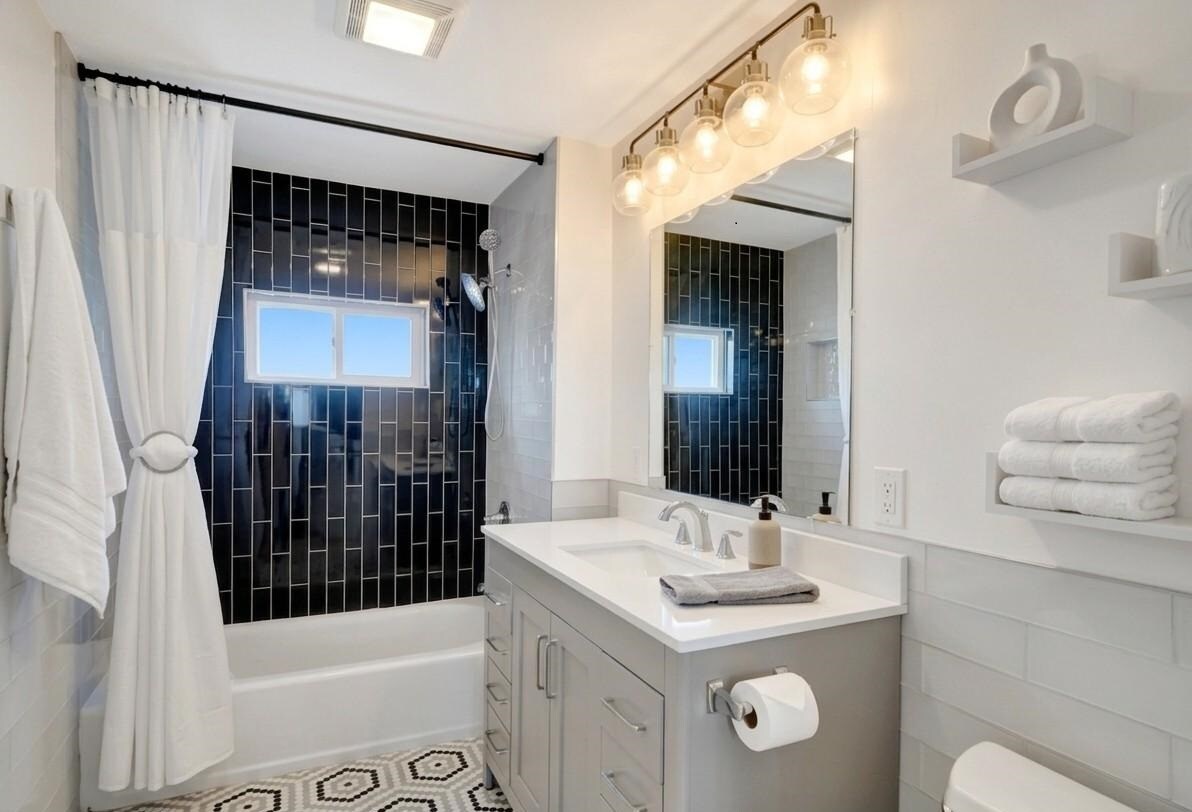 Building Photo - 10 Oak St