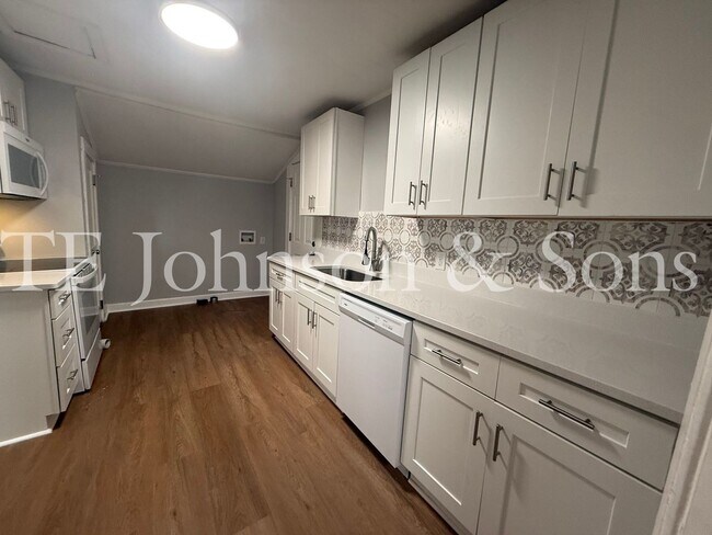 Building Photo - Charming Three Bedroom Home in Winston Sal...