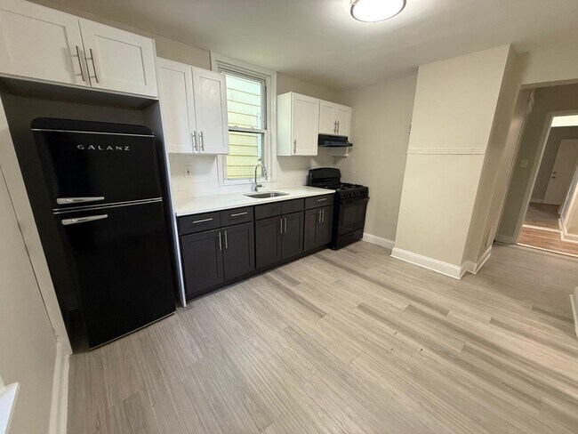 Building Photo - 221 Wilkinson Ave