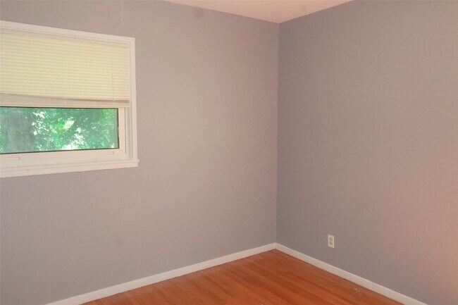 Building Photo - 417 Crawford Rd