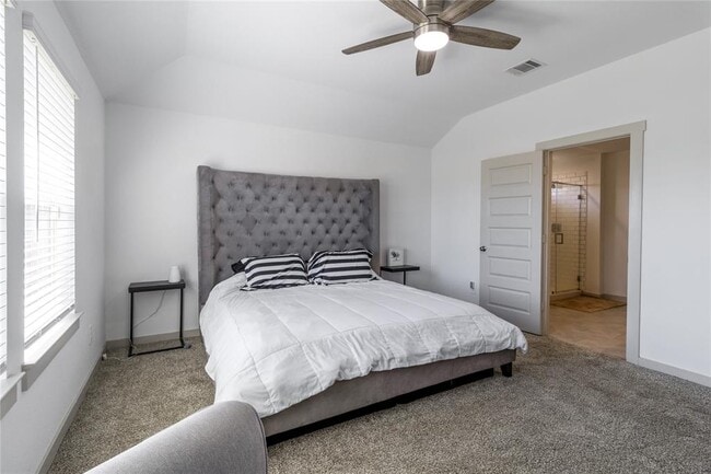 Building Photo - 13938 Red River Dr