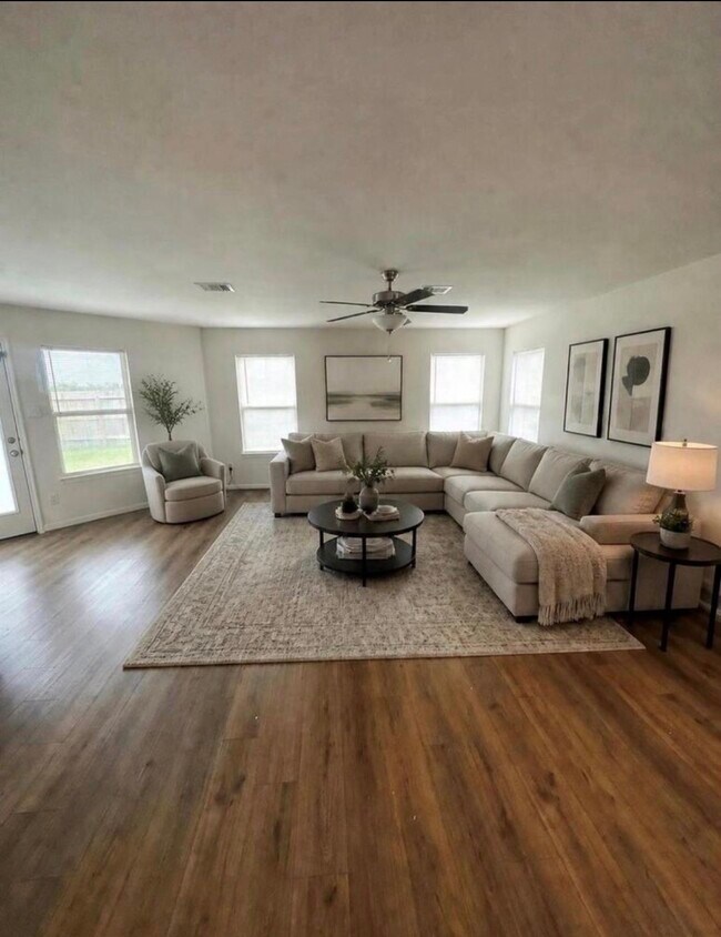 Building Photo - 1322 Glendora Dr