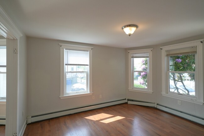 Building Photo - 15 Merrymount Ave