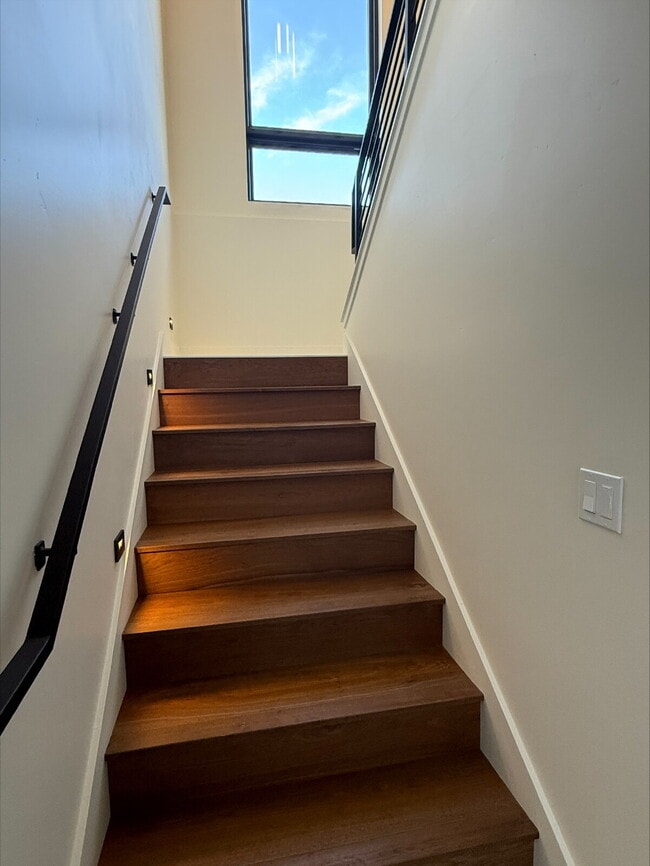 Building Photo - AVAILABLE NOW - Executive Luxury Ocean-View Home in Prime Morro Bay Location - 3 Bed / 3 Bath