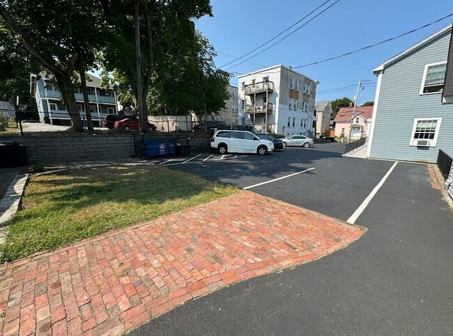 Building Photo - 86 R Endicott St