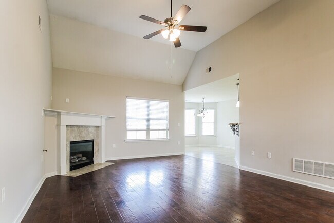 Building Photo - 7459 Aylesbury Ln