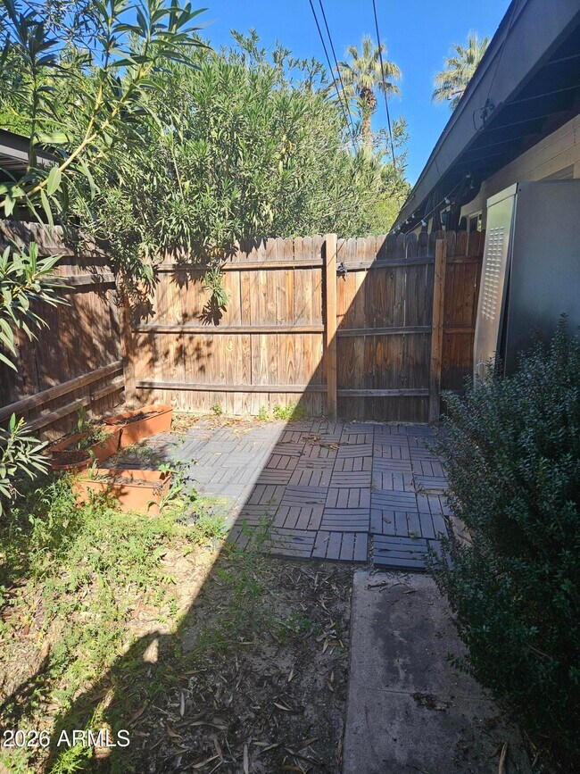 Building Photo - 35 W Medlock Dr