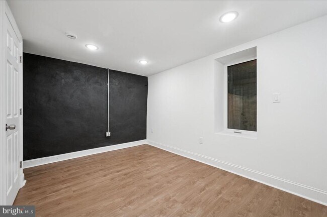 Building Photo - 2534 S 61st St