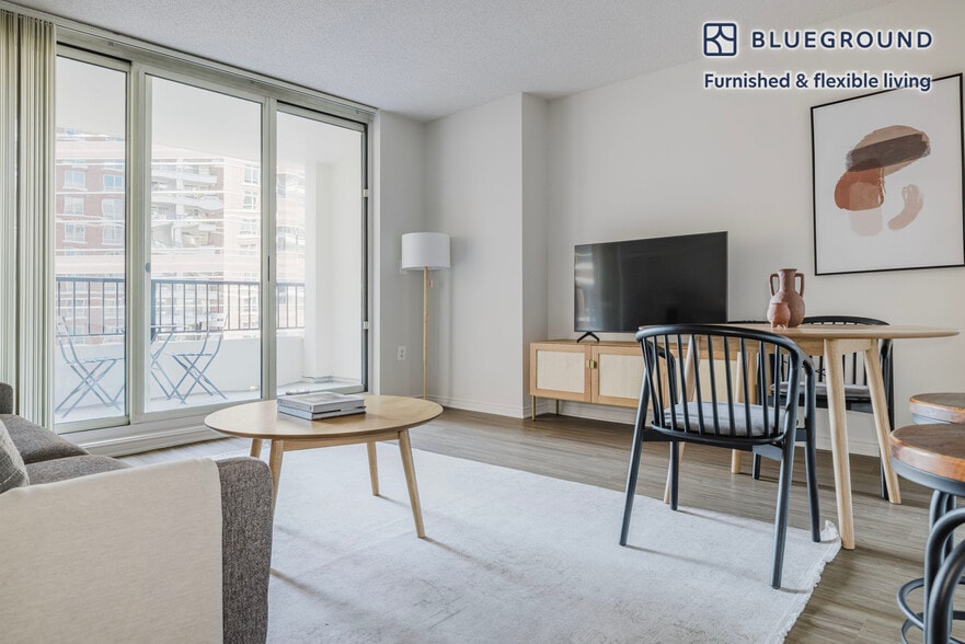 Building Photo - 850 N Randolph St