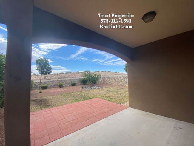 Building Photo - 4725 Rimrock Dr
