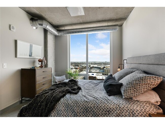 Building Photo - 315 1st Ave NE