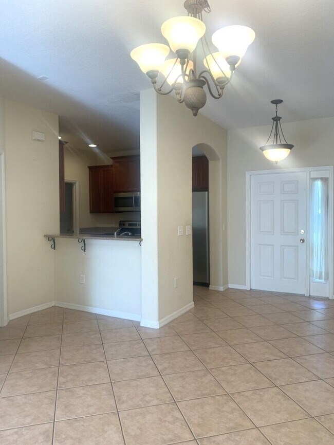 Building Photo - GATED COMMUNITY WITH COMMUNITY POOL