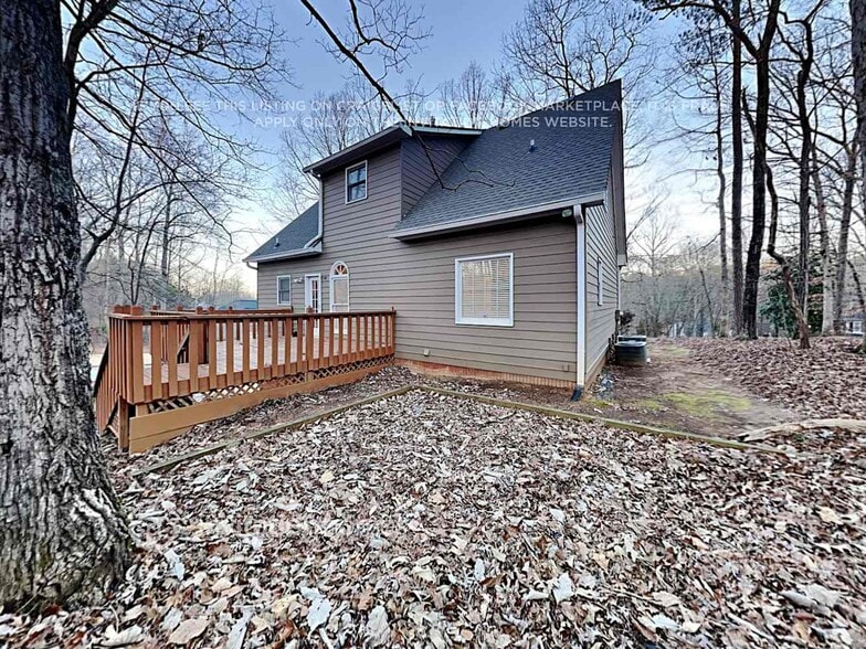 Building Photo - 4881 Tree Tops Dr