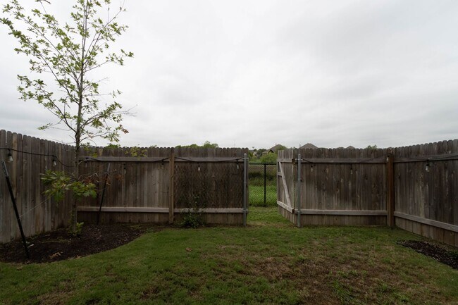 Building Photo - 417 Fieldwood Dr