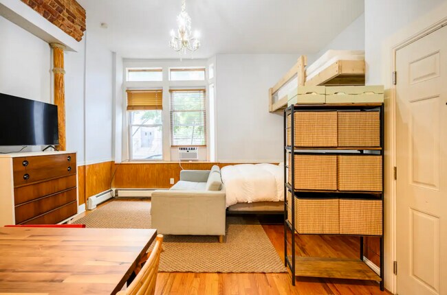 bonus semi private sleeping area - 134 Coles St
