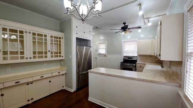 Building Photo - 2039 W Main St