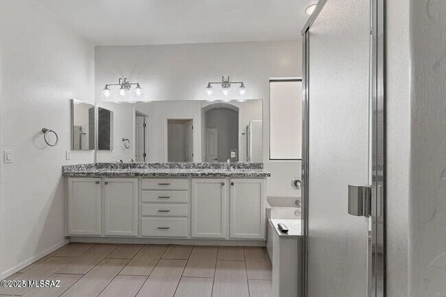 Building Photo - Spacious 3BR House in Sahuarita with Pool!